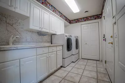 211 Valley View Drive SE, Willmar, MN 56201 - Photo 5