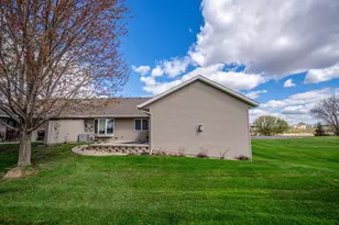 211 Valley View Dr SE, Willmar, MN 56201 - Photo 27