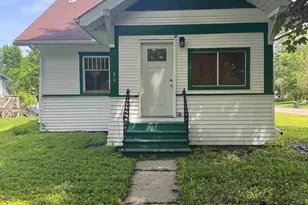 601 N Carver St, Winthrop, MN 55396 - Photo 1