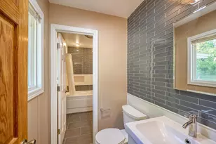 8106 Dakota Ln, Chanhassen, MN 55317 - Photo 9