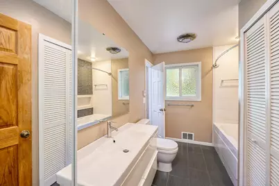 8106 Dakota Lane, Chanhassen, MN 55317 - Photo 11