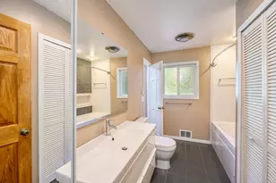 8106 Dakota Ln, Chanhassen, MN 55317 - Photo 11