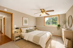 8106 Dakota Ln, Chanhassen, MN 55317 - Photo 7