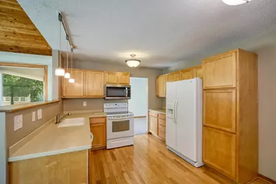 8106 Dakota Lane, Chanhassen, MN 55317 - Photo 3