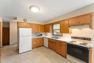 26 W Sandra Lee Dr, Saint Paul, MN 55119 - Photo 9