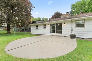 26 W Sandra Lee Dr, Saint Paul, MN 55119 - Photo 33
