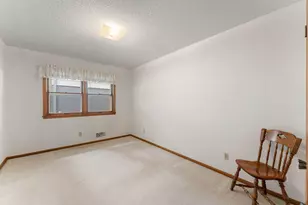 26 W Sandra Lee Dr, Saint Paul, MN 55119 - Photo 17