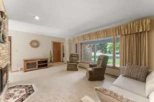 26 W Sandra Lee Dr, Saint Paul, MN 55119 - Photo 5