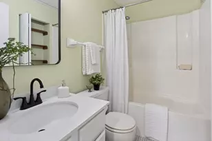 66 9th St E, Saint Paul, MN 55101 - Photo 9