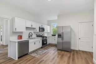 697 Tuscarora Ave, Saint Paul, MN 55102 - Photo 3