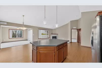 2528 Hawk Ridge Court SE, Rochester, MN 55904 - Photo 9
