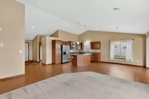 2528 Hawk Ridge Ct SE, Rochester, MN 55904 - Photo 3