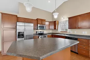 2528 Hawk Ridge Ct SE, Rochester, MN 55904 - Photo 7