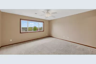 2528 Hawk Ridge Court SE, Rochester, MN 55904 - Photo 17