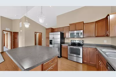 2528 Hawk Ridge Court SE, Rochester, MN 55904 - Photo 5