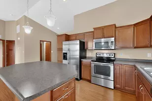 2528 Hawk Ridge Ct SE, Rochester, MN 55904 - Photo 5