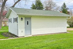 102 E 9th St, Morris, MN 56267 - Photo 5