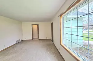 102 E 9th St, Morris, MN 56267 - Photo 13