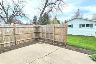 102 E 9th St, Morris, MN 56267 - Photo 3