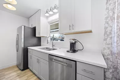 237 10 1/2 Avenue W, West Fargo, ND 58078 - Photo 9