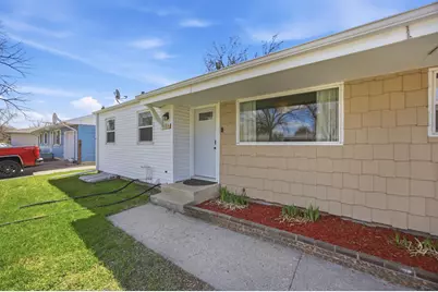 237 10 1/2 Avenue W, West Fargo, ND 58078 - Photo 3