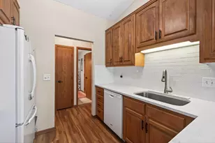 9625 Hampshire Ln, Eden Prairie, MN 55347 - Photo 15
