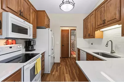 9625 Hampshire Lane, Eden Prairie, MN 55347 - Photo 15