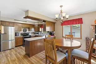 802 1st St SW, Madelia, MN 56062 - Photo 7