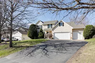7568 Walnut Curve, Chanhassen, MN 55317 - Photo 3