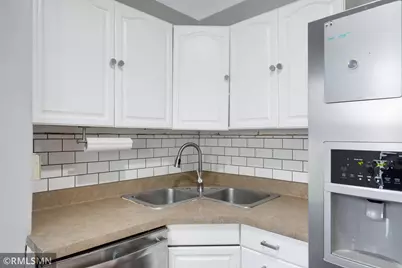 1868 Hawthorne Avenue E, Saint Paul, MN 55119 - Photo 9