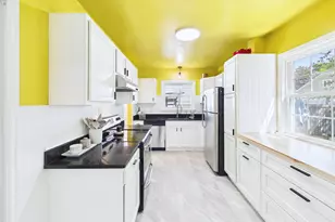 674 Montana Ave E, Saint Paul, MN 55106 - Photo 3