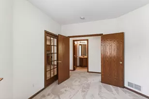 2162 Water Lilly Ln, Eagan, MN 55122 - Photo 9