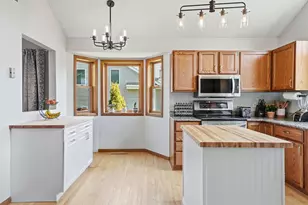 7135 Upper 157th St W, Apple Valley, MN 55124 - Photo 9