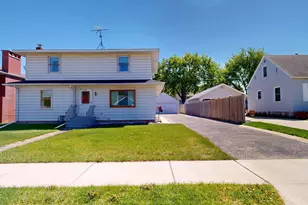 406 Giles Pl, Albert Lea, MN 56007 - Photo 1