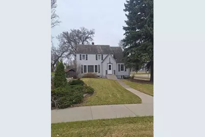 911 Emmerling Avenue, Walhalla, ND 58282 - Photo 1