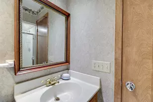 1721 Rhode Island Ave N, Golden Valley, MN 55427 - Photo 39