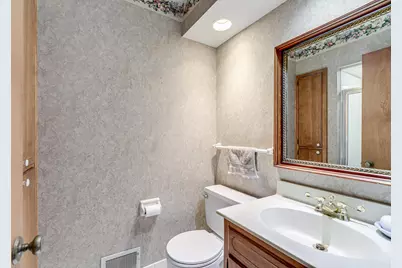 1721 Rhode Island Avenue N, Golden Valley, MN 55427 - Photo 37
