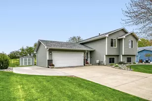 4385 Hamlet Ave N, Oakdale, MN 55128 - Photo 1