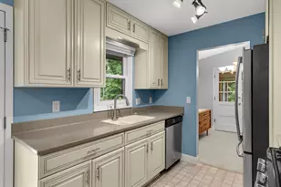 1616 Circle Dr, Burnsville, MN 55337 - Photo 9