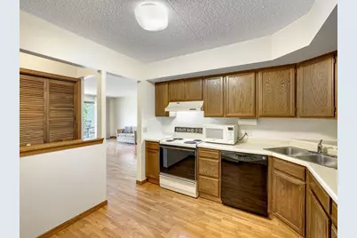 2455 Londin Lane E #322, Maplewood, MN 55119 - Photo 9
