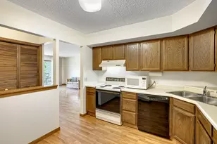 2455 Londin Ln E, Maplewood, MN 55119 - Photo 9
