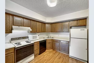 2455 Londin Lane E #322, Maplewood, MN 55119 - Photo 9