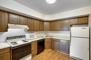 2455 Londin Ln E, Maplewood, MN 55119 - Photo 9