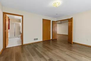 10957 Lexington Dr, Eden Prairie, MN 55344 - Photo 9