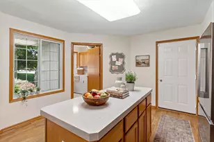 10957 Lexington Dr, Eden Prairie, MN 55344 - Photo 7