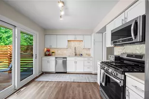 16620 N Hillcrest Ct, Eden Prairie, MN 55346 - Photo 11