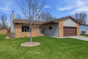 1619 38th Ave S, Fargo, ND 58104 - Photo 3