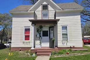 301 4th Ave NE, Waseca, MN 56093 - Photo 1