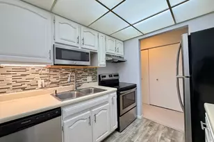 35 Nathan Ln N, Plymouth, MN 55441 - Photo 9