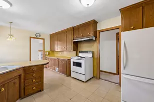 933 Edgewater Ave, Shoreview, MN 55126 - Photo 9